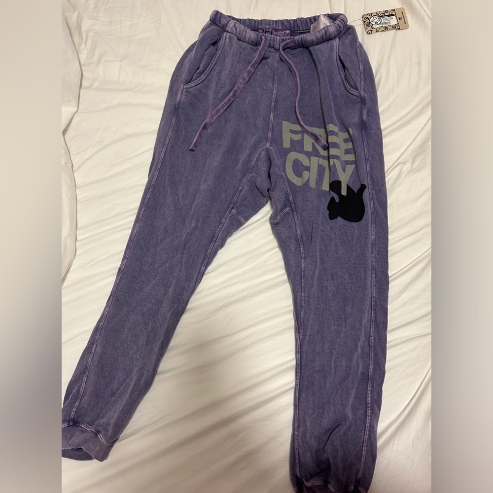 New with tags free city sweatpants. Discontinued color